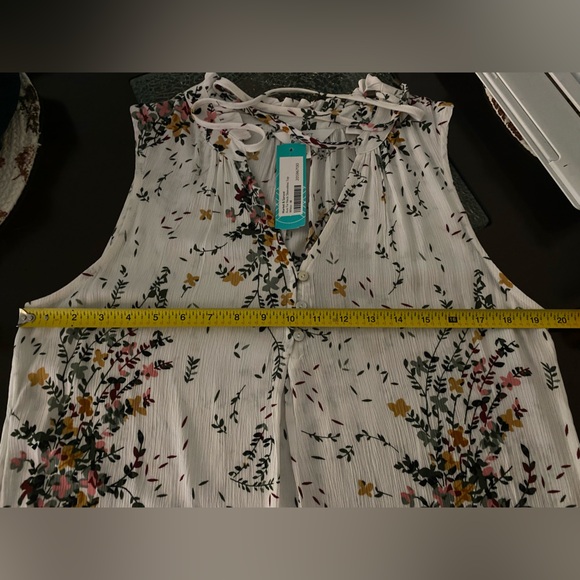 White Floral Sleeveless Top (multicolor) - Picture 11 of 13